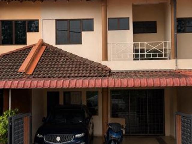 Terraced House for sale in Malaka