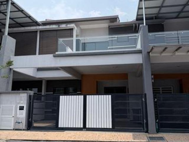Terraced House for sale in Malaka