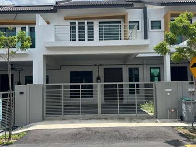 Terraced House for sale in Malaka
