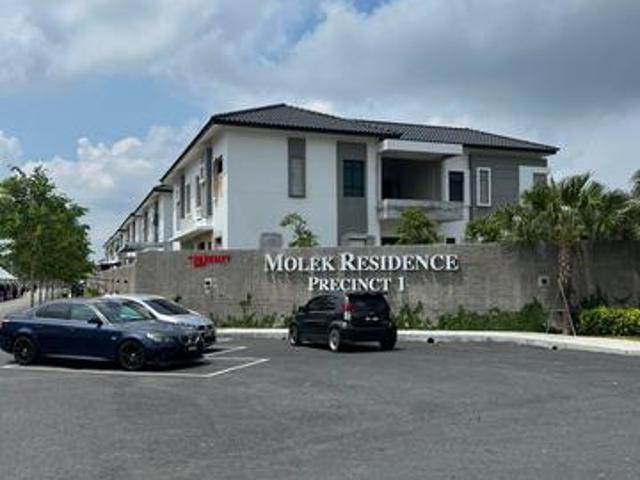 Terraced House for sale in Malaka