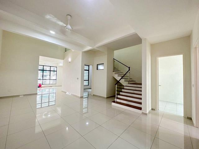 Terraced House for sale in Malaka