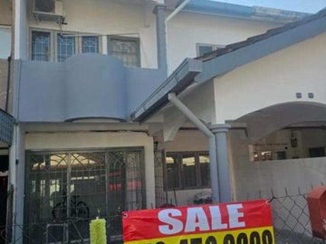 Terraced House for sale in Malaka