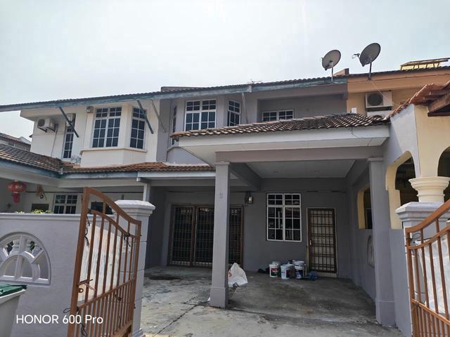 Terraced House for sale in Malaka
