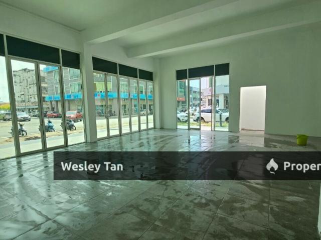 Shop for rent in Malaka