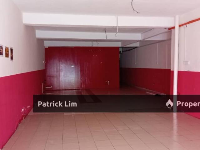 Shop for rent in Malaka