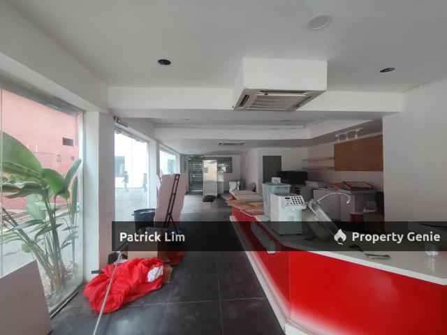Shop for rent in Malaka
