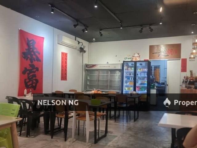 Shop Office for sale in Malaka