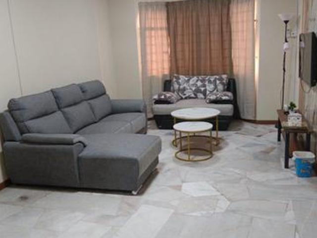 Flat for sale in Malaka