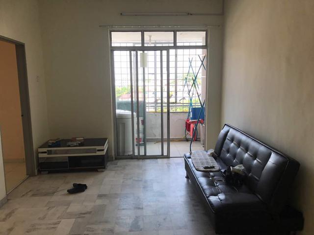 Flat for sale in Malaka