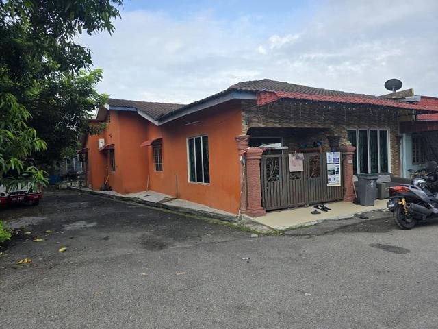 Terraced House for sale in Malaka