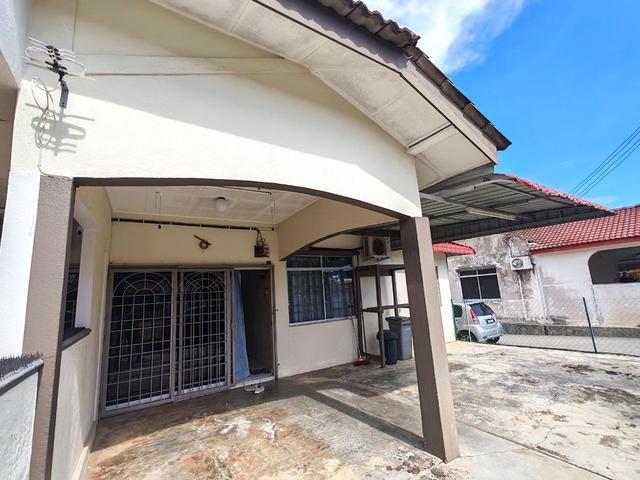 Terraced House for sale in Malaka