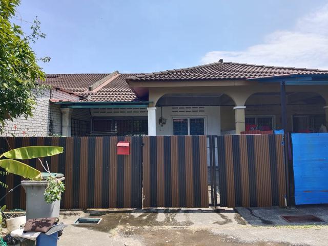 Terraced House for sale in Malaka