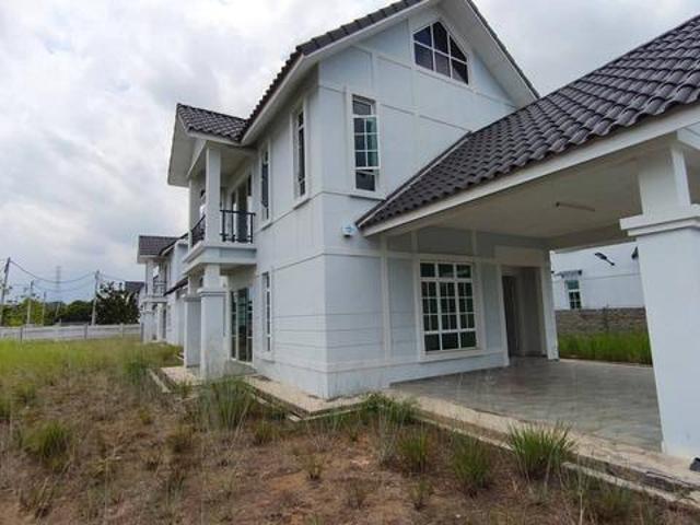 Bungalow for sale in Malaka