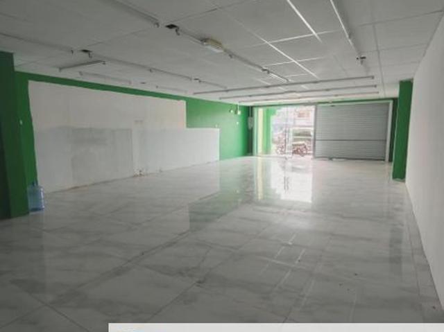 Shop for rent in Malaka