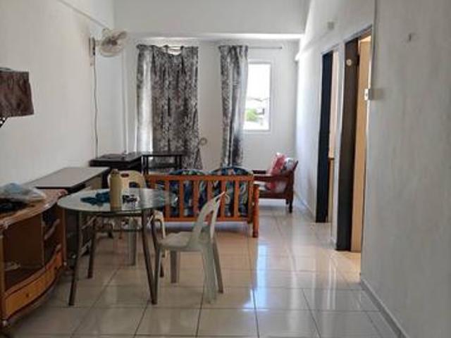 Flat for sale in Malaka