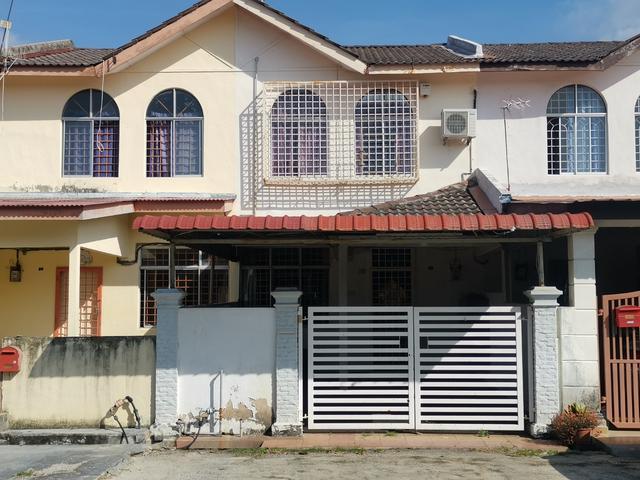 Terraced House for sale in Malaka