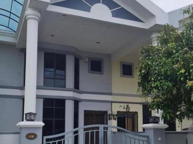 Terraced House for sale in Malaka