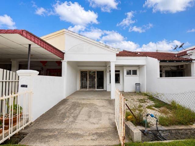 Terraced House for sale in Malaka