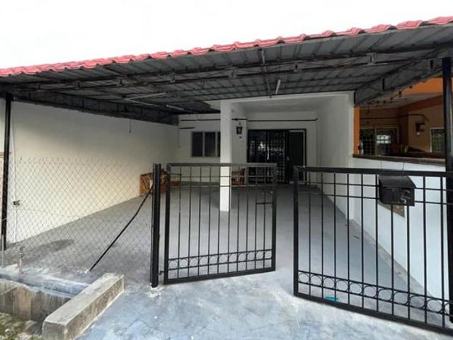 Terraced House for sale in Malaka