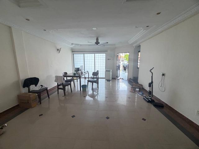 Terraced House for sale in Malaka