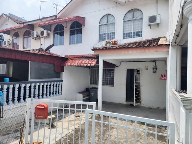 Terraced House for sale in Malaka