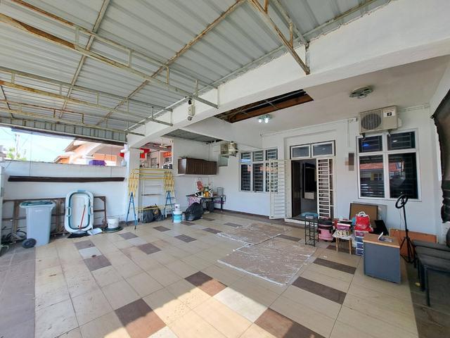 Terraced House for sale in Malaka