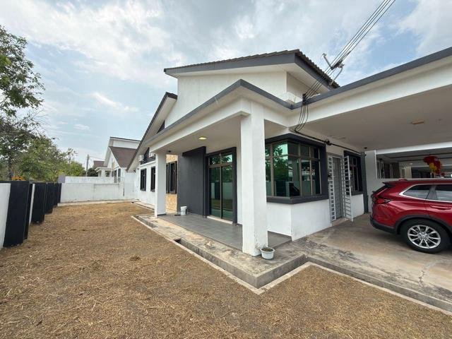Terraced House for sale in Malaka