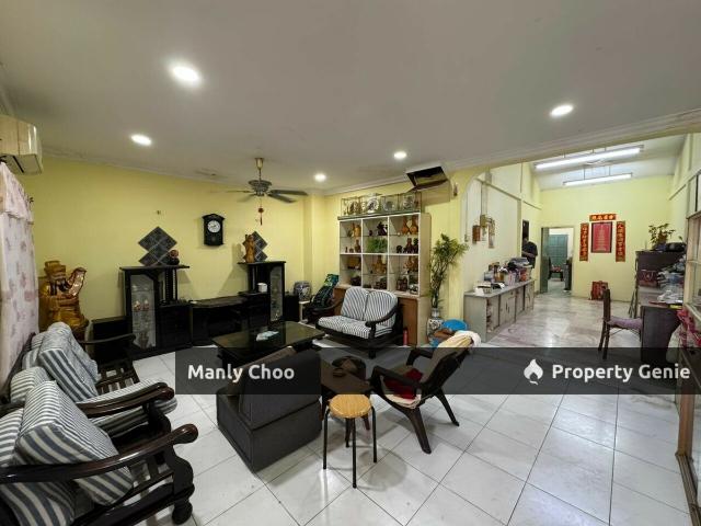 Terraced House for sale in Malaka