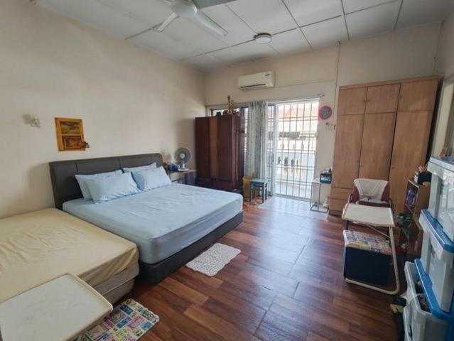 Terraced House for sale in Malaka