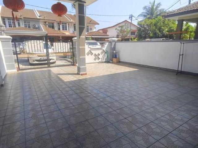 Terraced House for sale in Malaka