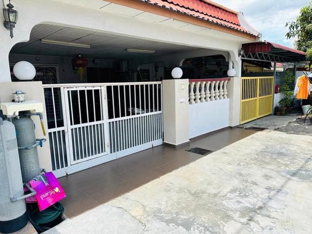 Terraced House for sale in Malaka