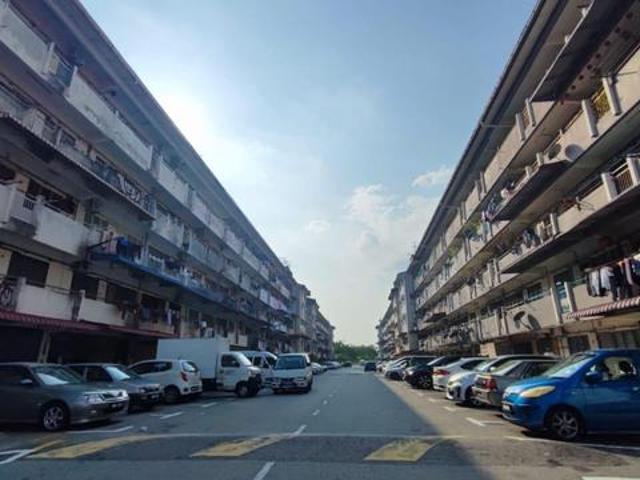 Flat for sale in Malaka