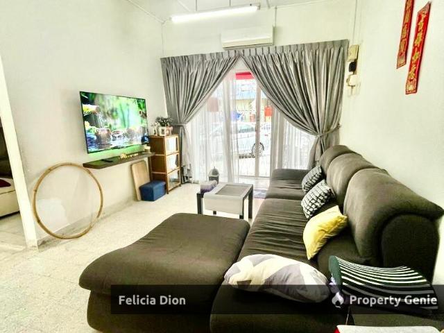 Terraced House for sale in Malaka