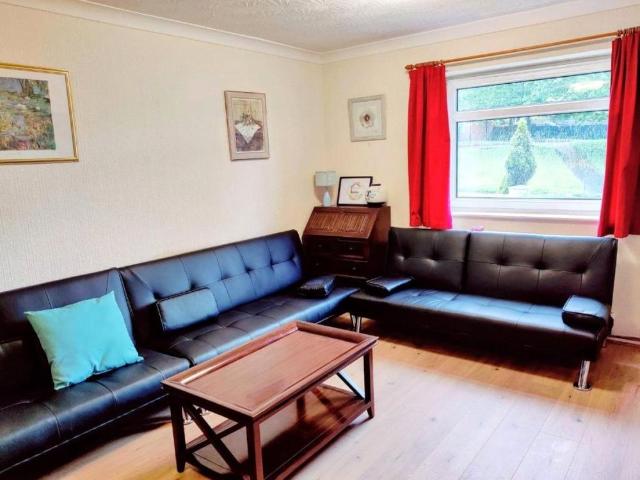 House for rent in Winshill, Beamhurst