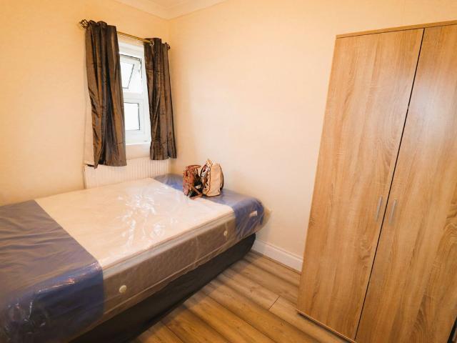 Apartment for rent in Gants Hill, Greater London