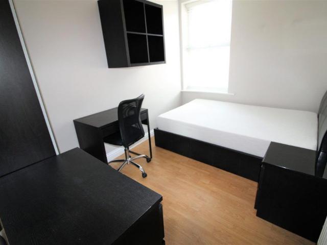 Room for rent in Moorlands, Bare