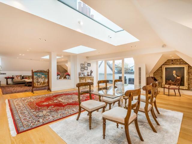Apartment for rent in Kensington, Greater London