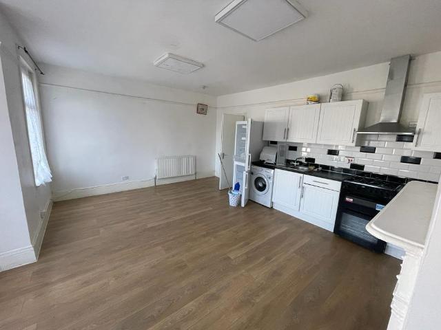 Apartment for rent in London Borough of Croydon, Thornton Heath