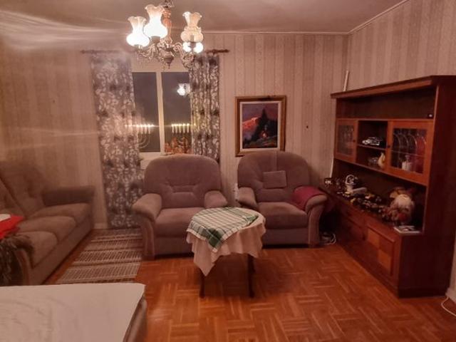 Hus hyra i Bredviken, Risön