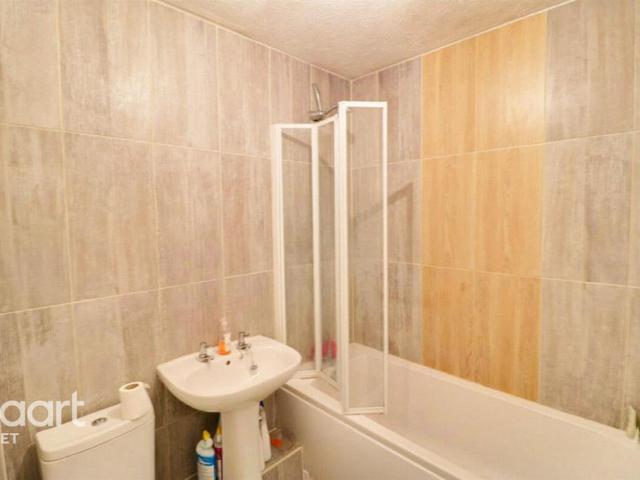 Apartment for rent in Hart, Hampshire