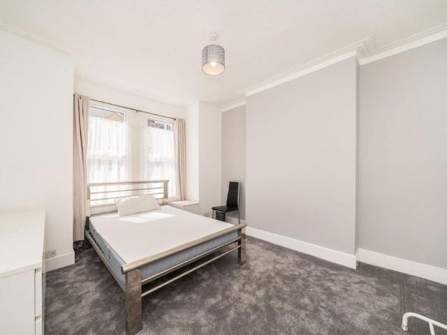 House for rent in Furzedown, Greater London