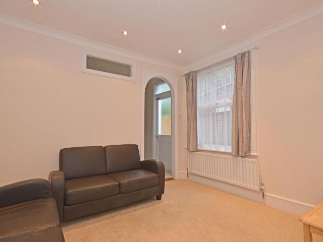 Apartment for rent in Furzedown, Greater London