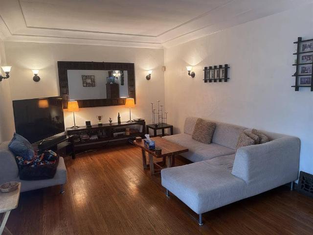 Room for rent in Canoga Park, California