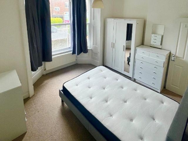 Room for rent in London Borough of Hammersmith and Fulham, Greater London