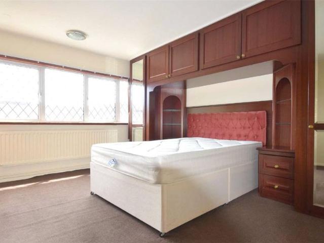 Apartment for rent in Southfields, Greater London