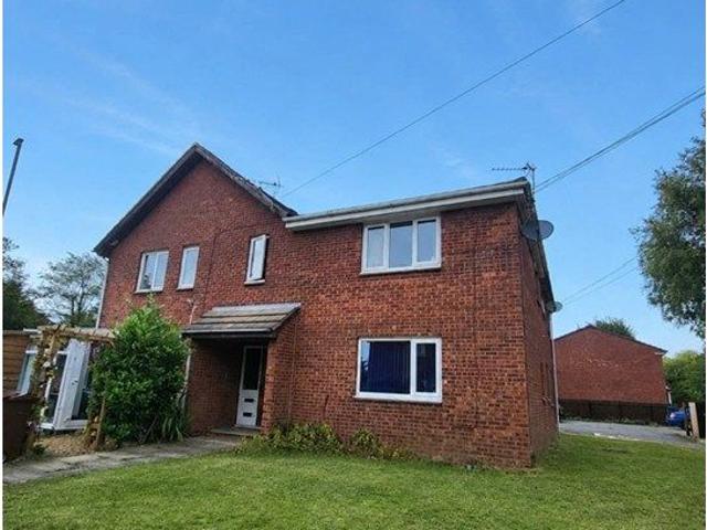 Studio for rent in Robin Hood, West Yorkshire