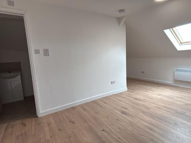 Studio for rent in Belgrave, Old Wharf