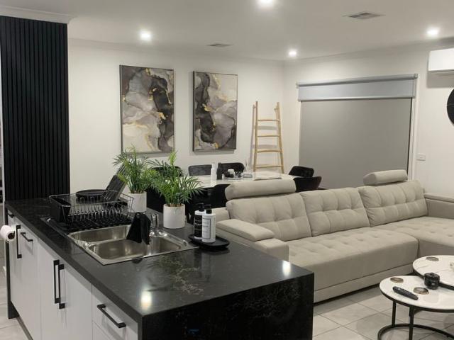 Room for rent in Toolern Waters, Melbourne