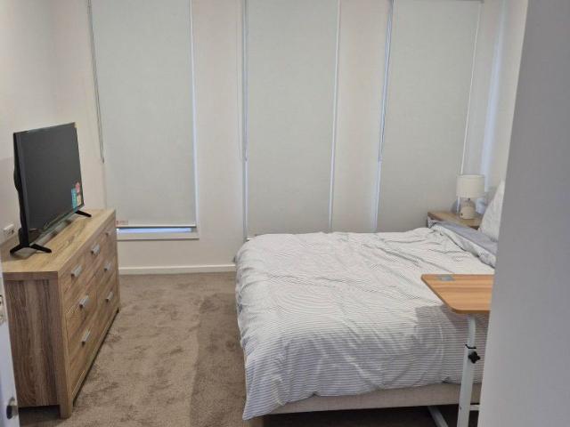 Room for rent in Melton South, Melbourne