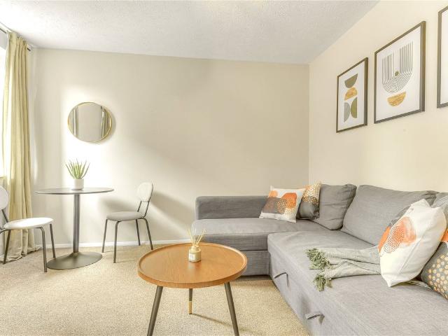 Apartment for rent in Mill Meads, Greater London
